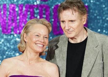 Pamela Anderson e Liam Neeson