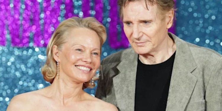Pamela Anderson e Liam Neeson