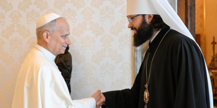 Papa Leone XIV incontra il metropolita Antonij di Volokolamsk (Ansa)