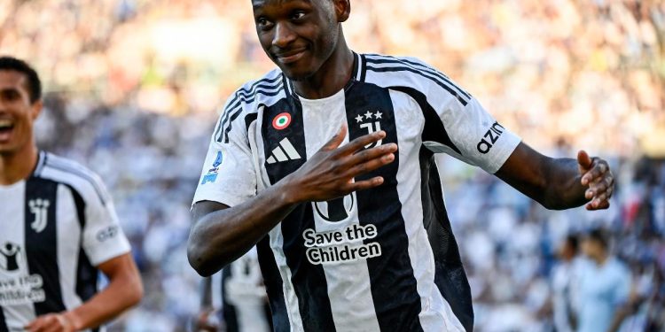 Kolo Muani esulta dopo il gol segnato in Lazio-Juventus (Foto Ansa)