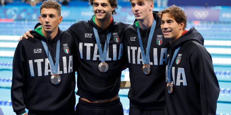 La 4x100 del nuoto maschile con l'argento mondiale (Foto ANSA)