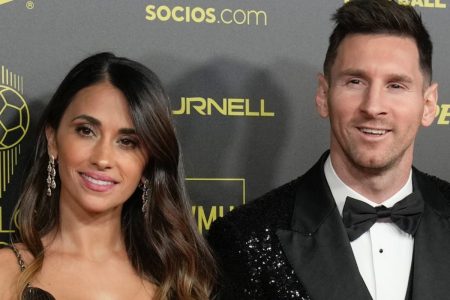 Antonella Roccuzzo insieme a Lionel Messi