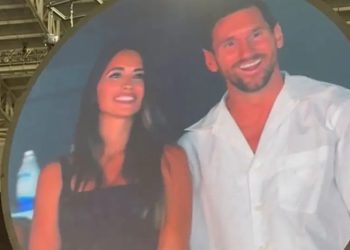 Lionel Messi e la moglie Antonella Roccuzzo, kiss cam