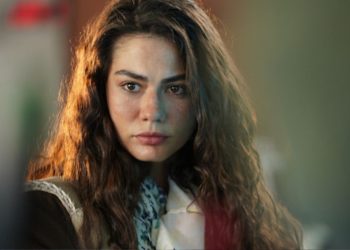 Demet Özdemir in Io sono Farah (Foto: screen Mediaset Infinity)