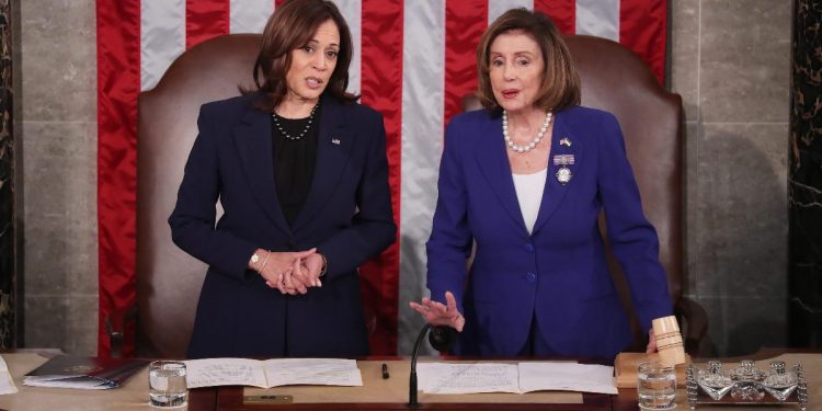 Kamala Harris con Nancy Pelosi