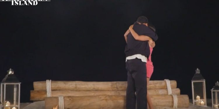 Abbraccio Sarah e Valerio a Temptation Island 2025