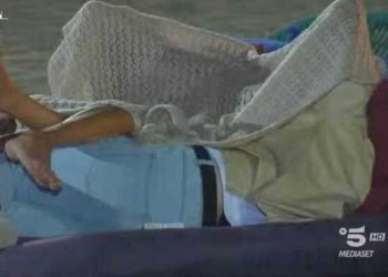 Bacio Valerio e Tentatrice Ary a Temptation Island 2025