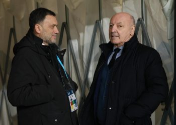 Il dg dell'Atalanta Fabris a colloquio col presidente dell'Inter Marotta (Foto Ansa)