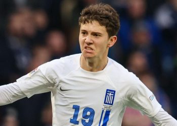 Konstantinos Karetsas esulta dopo un gol segnato per la Grecia in Nations League (Foto Ansa)