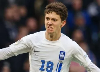 Konstantinos Karetsas esulta dopo un gol segnato per la Grecia in Nations League (Foto Ansa)