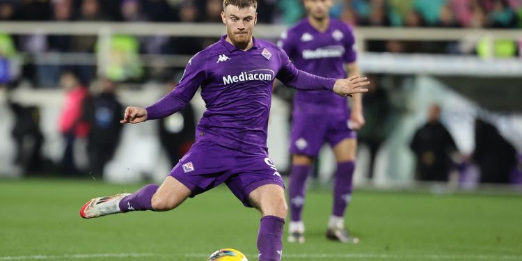 Lucas Beltran in azione con la Fiorentina (Foto Ansa)