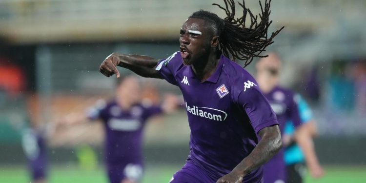 Moise Kean della Fiorentina esulta dopo un gol in Conference League (Foto Ansa)