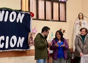 La testimonianza di Maria su Andrea Aziani nella sede di CL a Trujillo (foto di Vincenzo Sansonetti)