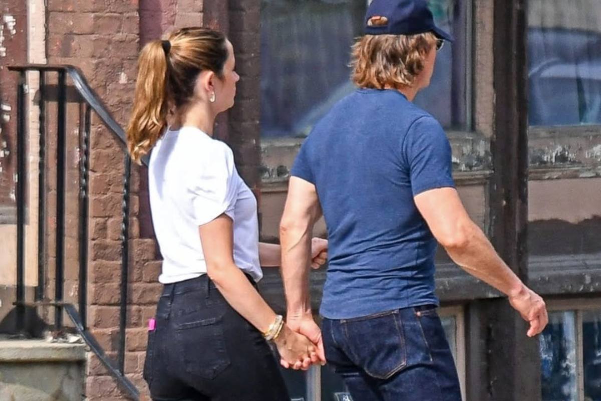 Tom Cruise e Ana De Armas mano nella mano (Foto Instagram)