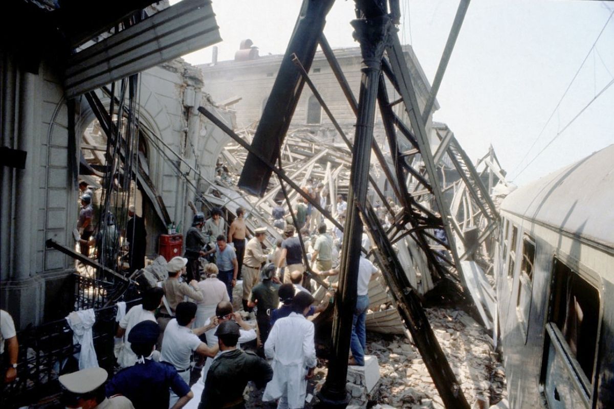 Strage di Bologna, la stazione lacerata dalla bomba