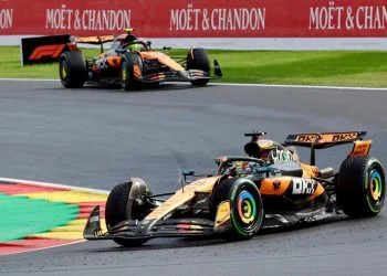 Le due McLaren in azione (Ansa)
