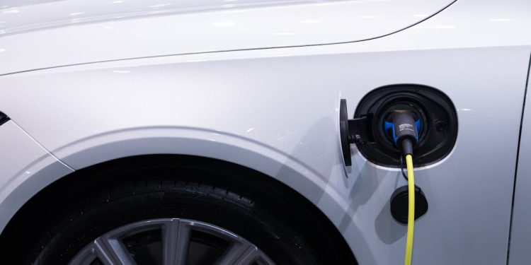 Auto con ricarica elettrica