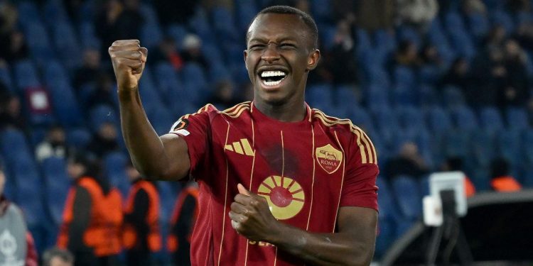 Abdulhamid esulta dopo aver segnato un gol in Roma-Braga di Europa League (Foto Ansa)