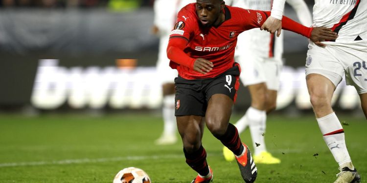 Kalimuendo del Rennes in azione contro il Milan in Europa League (Foto Ansa)
