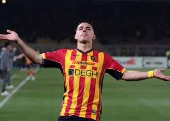 Krstovic esulta dopo un gol segnato col Lecce (Foto Ansa)