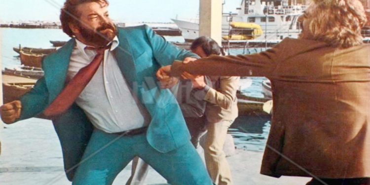 Piedone a Hong Kong, il film nel pomeriggio di Rai 3 (Foto Web)