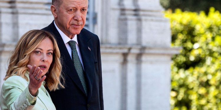 Giorgia Meloni e Recep Tayyip Erdogan (Ansa)