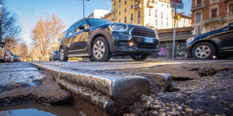 Buche strade Milano