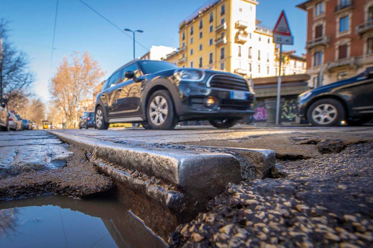 Buche strade Milano