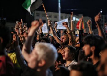 Protesta in Siria contro gli airstrike di Israele (Ansa)