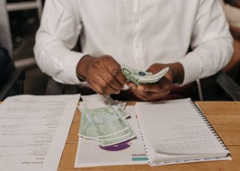 soldi, euro, contanti, risparmi