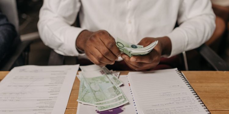 soldi, euro, contanti, risparmi