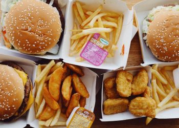 Cibi ultra-processati e fastfood