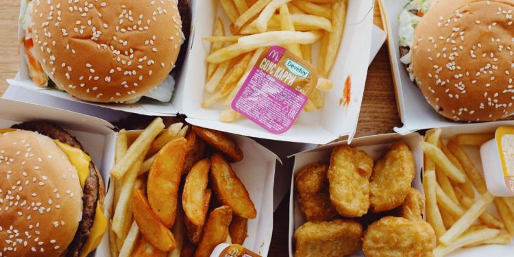 Cibi ultra-processati e fastfood