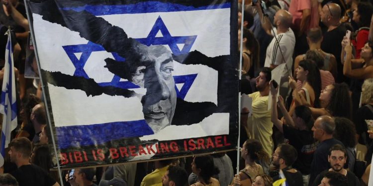 Proteste anti-Netanyahu a Tel Aviv nel settembre 2024 (Ansa)