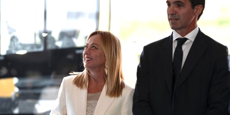 Meloni con Acquaroli nelle Marche