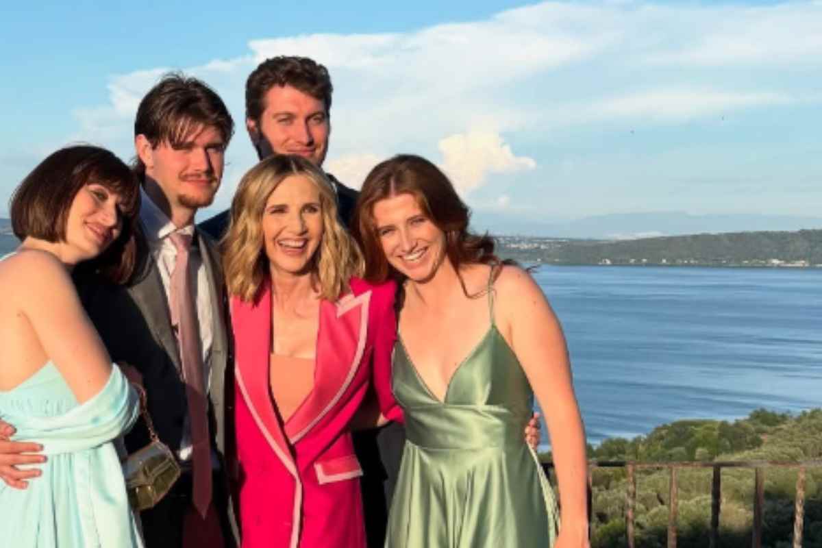 cosa fanno figli lorella cuccarini