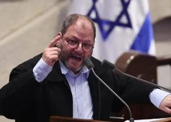 Il deputato israeliano
Ofer Cassif (Ansa)