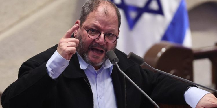 Il deputato israeliano
Ofer Cassif (Ansa)