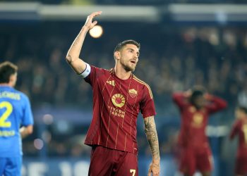 Lorenzo Pellegrini in campo con la Roma (Foto Ansa)