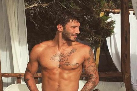 stefano de martino tatuaggi biscuit