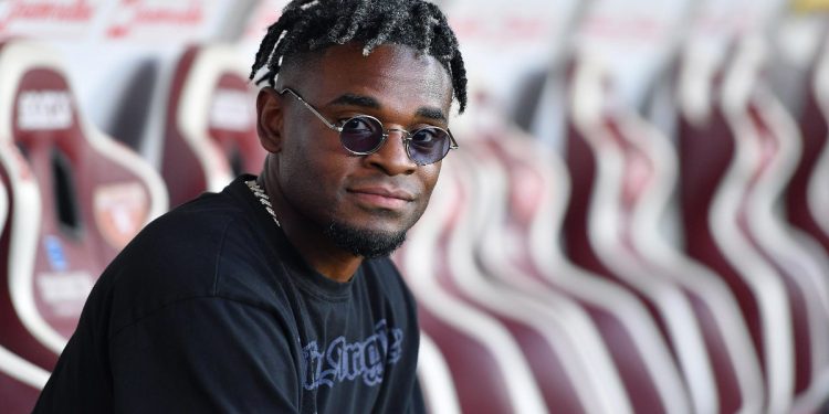 Duvan Zapata in panchina col Torino durante l'infortunio (Foto Ansa)