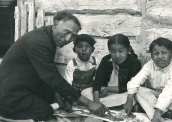Nicholas Black Elk, Alce Nero, con alcuni bambini (foto Diocesi di Grand Rapid City)