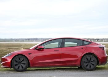 Incentivi auto elettriche, Tesla (Foto: Pixabay)