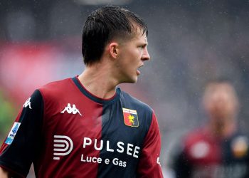 Morten Frendrup con la maglia del Genoa (Foto ANSA)