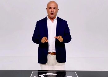 Gianluigi Nuzzi conduce Dentro la notizia