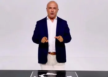 Gianluigi Nuzzi conduce Dentro la notizia