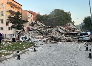 Terremoto in Turchia: un edificio distrutto
