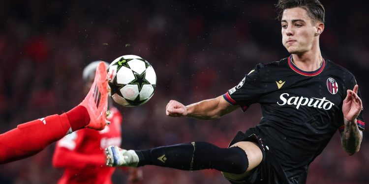 Kacper Urbanski in azione col Bologna in Champions League (Foto Ansa)