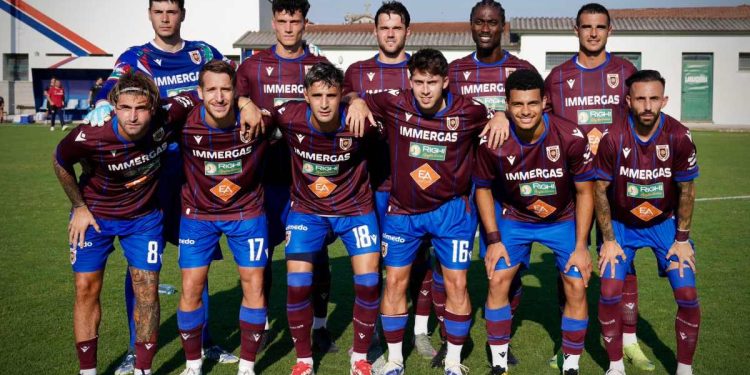 La Reggiana schierata in amichevole (da facebook.com/acreggiana1919official)