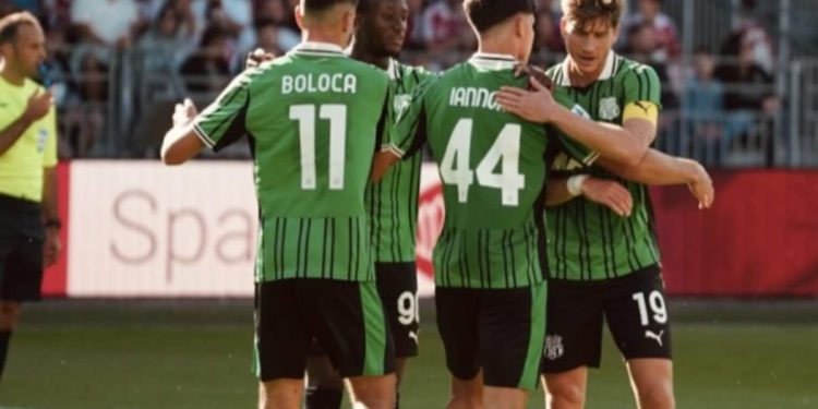 Il Sassuolo in amichevole (da facebook.com/officialsassuolocalcio)